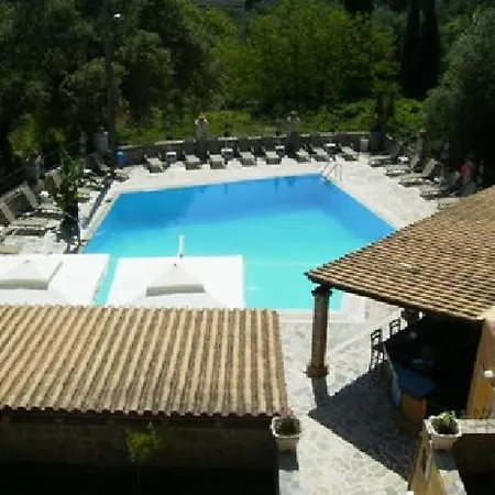 Yannis 4*