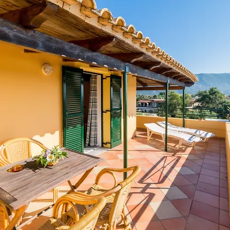 Yannis アパートホテル 3*