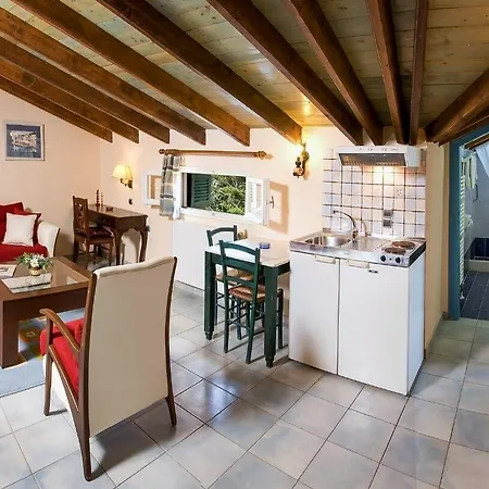 Hotel apartamentowy Yannis 3*