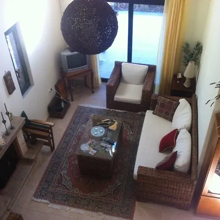Yannis 4*